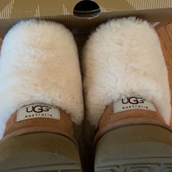 Ugg Elle Boots - Picture 4 of 8